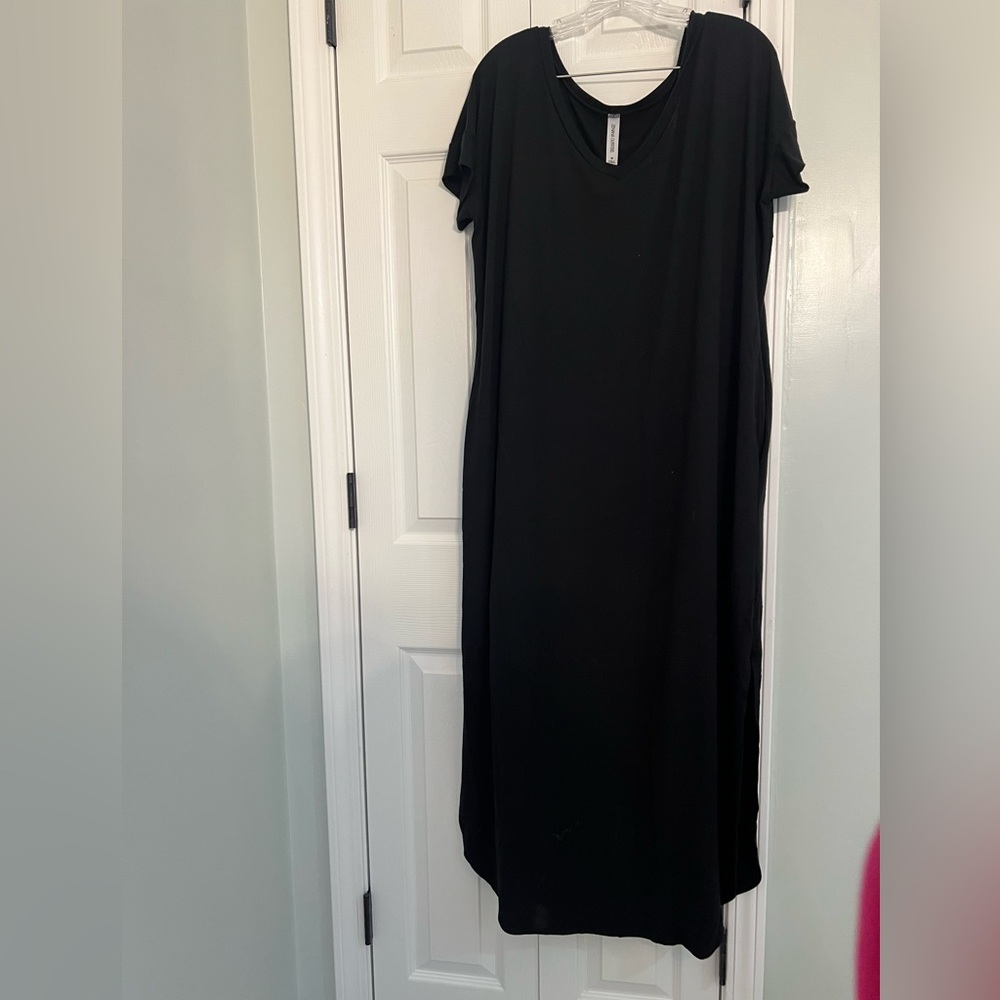 Black maxi t-shirt dress with pockets
